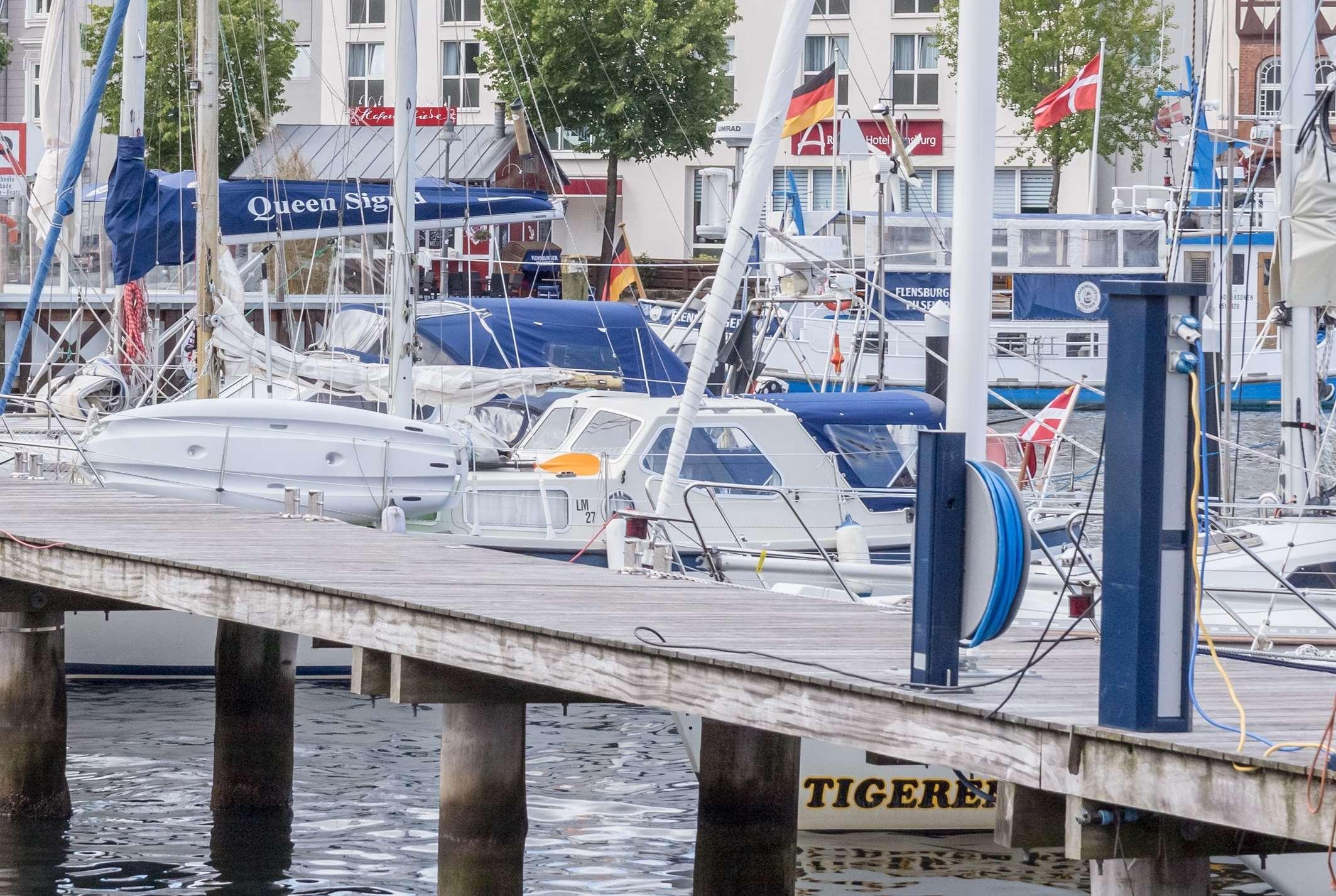 Ramada By Wyndham Flensburg City Exterior foto